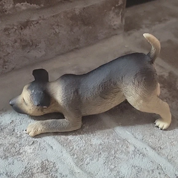 Realistic Dog Figurine - Picture 2 of 7
